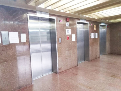 Amplia Oficina En Alquiler En El Centro Parque Boyaca, Los Dos Caminos