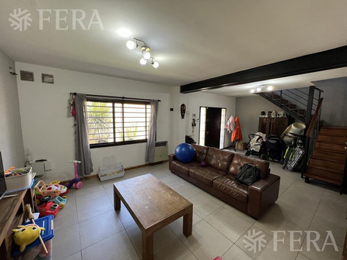 Imagen 2 de 21 de Venta Casa 4 Ambientes Con Jardín, Cochera Y Patio Con Cochera En Wilde (30693)