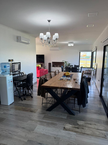Venta - Casa Moderna Con Vista A La Laguna | Barrio Villalobos