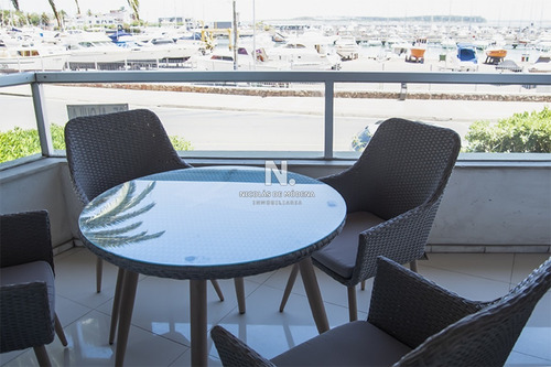 Apartamento En Venta Con Vista Al Puerto- Ref: 2002