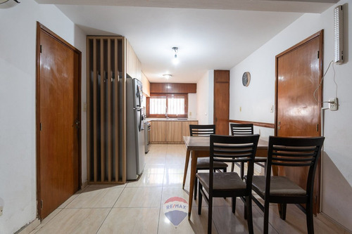 Venta Casa 5 Dorm Cochera Poeta Lugones Cba