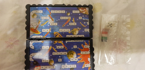 Imagen 2 de 4 de Mini Juego Espacial Con Dado Y Fichas Largo 8.5cm Ancho 4.5c