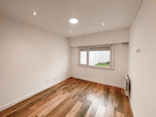 Casa En Venta - 4 Dormitorios 3 Baños - Cochera - 302,40mts2 - Mar Del Plata