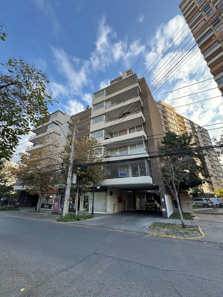 Imagen 1 de 12 de Francisco De Villagra / Av Irarrazaval / Metro Plaza Egaña