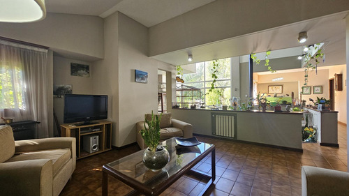 Venta - Chalet Siete Ambientes Con Piscina Y Parque Perimetral - Santa Monica