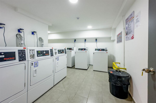 Estudio En Venta De 1 Dorm + 1 Baño. En Santiago