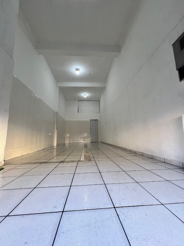 Aluga-se Salão Tipo Comercial Com 38 Metros.