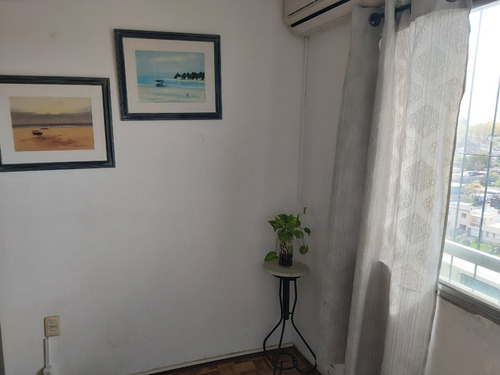 Imagen 3 de 17 de Apartamento Muy Luminoso. Vista Este Y Oeste. Muy Acogedor.gastos Bajos