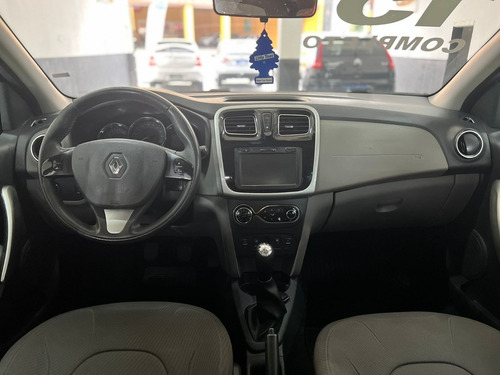 Imagem 6 de 9 de Renault Logan 1.6 Dynamique 8v Flex 4p Manual 2015 Cinza