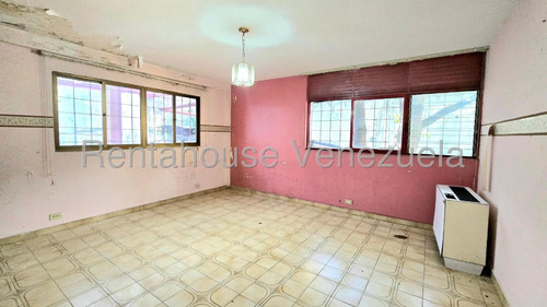 Casa En Calle Cerrada En Venta, Urb. El Marques