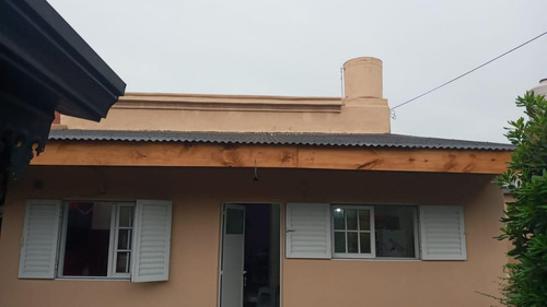 Casa En Venta - 2 Dormitorios 1 Baño - Cochera - 80mts2 - Luján