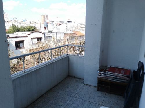 Imagen 3 de 11 de Kv Amplio Apto Pocitos , Alquilado, 2 Dormitorios, Baño, Gran Terraza, Lavadero