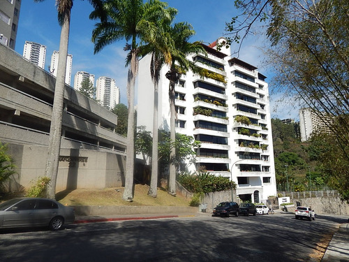  Amplio E Iluminado Apartamento, Amoblado De Área 195 M2, Con Excelente Vista, Urb Manzanares