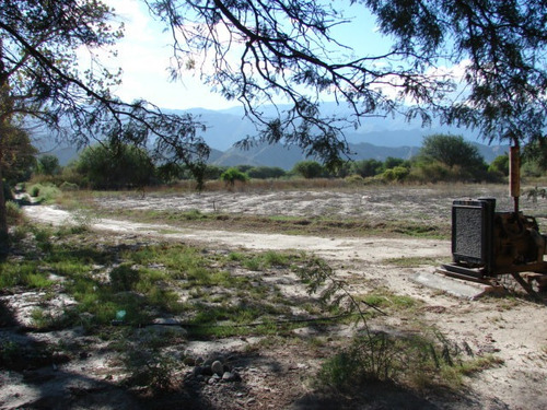 Finca De 5.5 Hectáreas Con Casa De Adobe En Catamarca