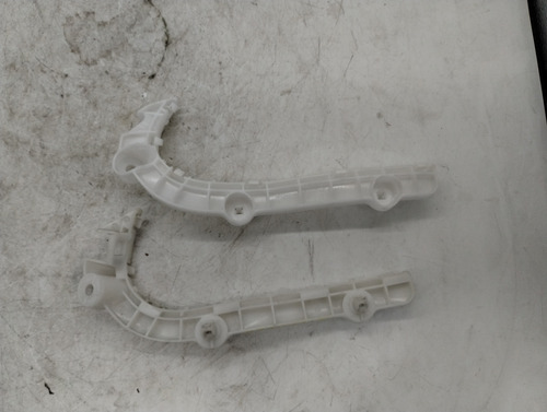 Par Guias De Facia Delantera Mitsubishi Outlander 2007-2009 (Usado)