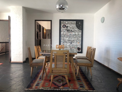 Casa En Venta De 4 Dormitorios Frente Al Mar En Península, Punta Del Este.
