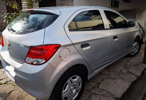 Imagen 4 de 12 de Chevrolet Onix 2017 1.4 Joy Ls + 98cv