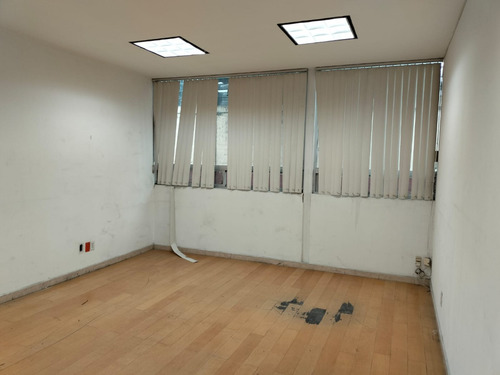 Bodega En Condominio De 235m2 Mas 537m2 De Oficinas.