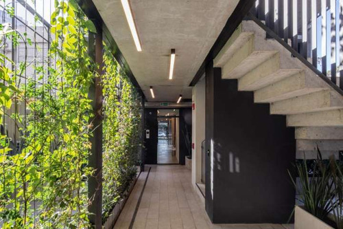 Venta Con Renta De Oficina En Pocitos, Hub