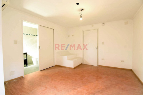 Venta Hermosa Casa 6 Amb En Barracas Con Cocheras