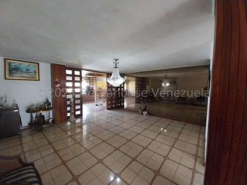 Jecsse Salazar Mls #j24-5037  Ph Con Mucho Potencial Para Remodelar En San Bernardino 