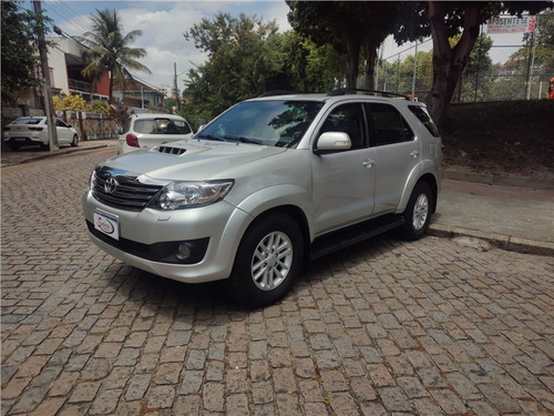 Toyota Hilux SW4 3.0 SRV 4X4 7 LUGARES 16V TURBO INTERCOOLER DIESEL 4P AUTOMÁTICO