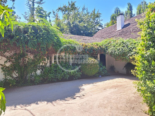 Casa En Venta De 5 Dorm. En Lo Barnechea