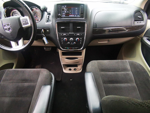 Imagen 7 de 11 de Dodge Grand Caravan Sxt Ta 2017