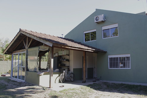 Chalet En Garin.muy Lindo.
