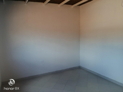 Imagen 3 de 5 de Alquiler De Oficina Ideal Para Consultorio Medico En El Este De Barquisimeto.