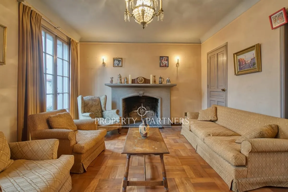 Venta Casona Con Gran Jardín En Barrio Suárez Muji...