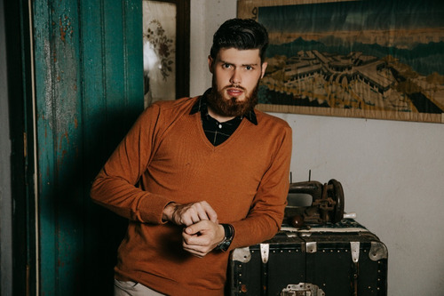 Imagem 4 de 5 de Suéter Cashmere Masculino Gola V Ocre Jota Jota Camisaria