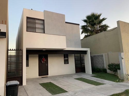 Adl Renta De Casa Con Excedente Frente A Parque Paseo De Amberes Gdl