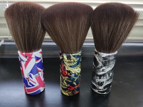 Imagen 2 de 2 de Brochas Para Sacudír Mango Con Diseño Barbero Barberia