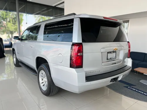 Chevrolet Suburban 5.3 V8 LT Piel 2 Fila Asientos At (B)