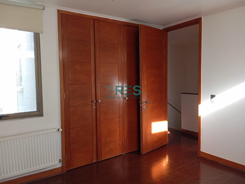 Casa En Venta De 4 Dorm. En Lo Barnechea