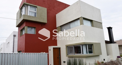 Imagen 3 de 28 de Venta De Casa 4 Dormitorios Con Pileta En Manuel B Gonnet.