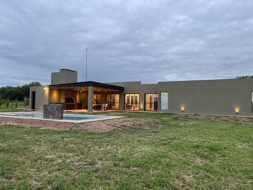Venta De Casa Barrio Privado Tamarindo