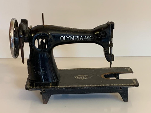 Máquina De Coser Olympia Negro