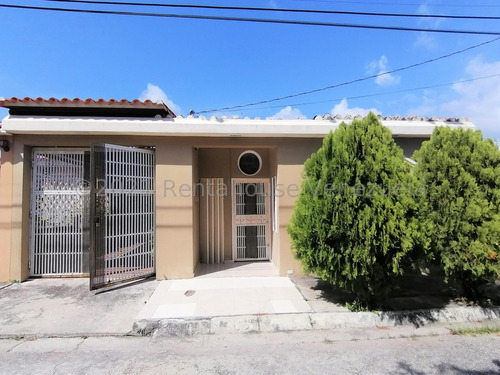 Casas En Venta Las Mercedes De 2 Niveles Ubicacion Privilegiada Calle Cerrada Cuenta Con 250m2 Cocina En Madera Y Topes De Granito Closet Tanque Subterráneo Cabudare Lara Daniela Linarez