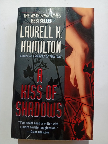 Libro En Inglés Laurell K. Hamilton A Kiss Of Shadows