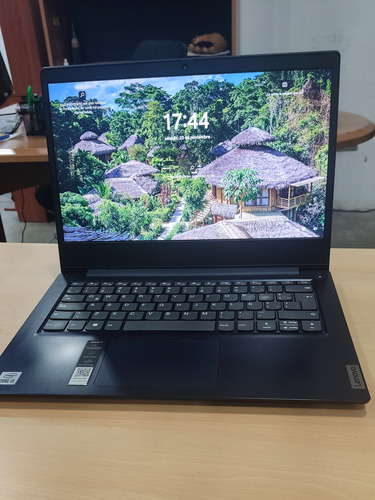 Laptop Levono I3, 8gb De Ram, 256 Disco Duro, Procesador 2.5