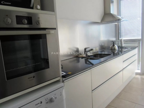 Apartamento En Venta De 3 Dormitorios En Edificio Delamar, Punta Del Este.