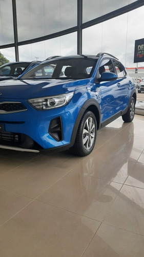 Imagen 2 de 15 de Kia Stonic Hibrido Turbo Full 2022