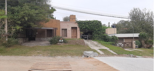 En Venta Ideal Inversión. 2 Casas Independientes. B° Solares De Las Ensenadas.
