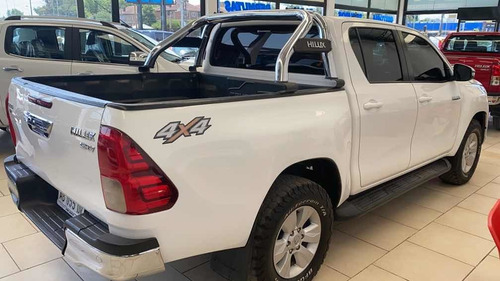 Toyota Hilux 2.8 Cd Srv 177cv 4x4 At 2017