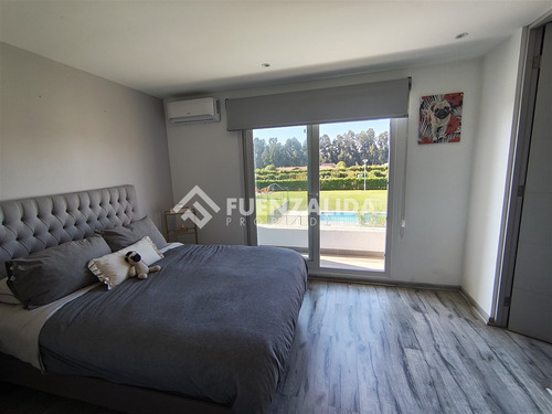 Casa En Venta De 5 Dorm. En Calera De Tango, Aepp
