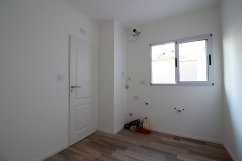 Venta Departamento Tipo Casa De Tres Ambientes En Bernal