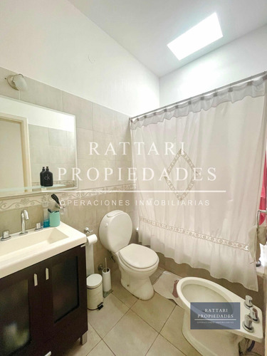 Venta Casa 5 Ambientes Con Parque Y Piscina En Haedo. Excelente Propiedad