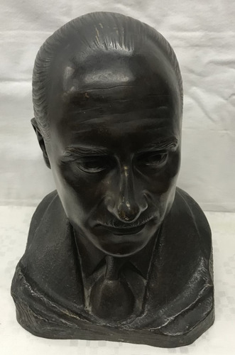 Busto De Hierro De Un Desconocido